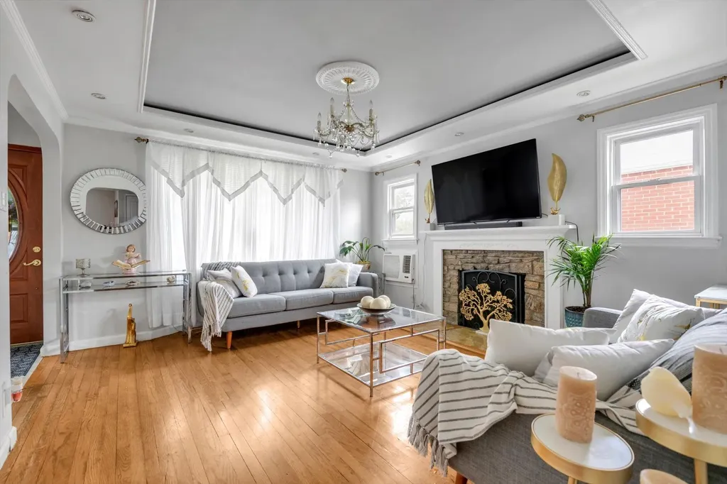 108 Gerard Avenue New Hyde Park NY 11040