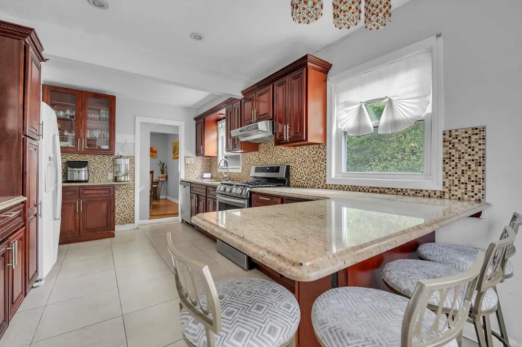 108 Gerard Avenue New Hyde Park NY 11040