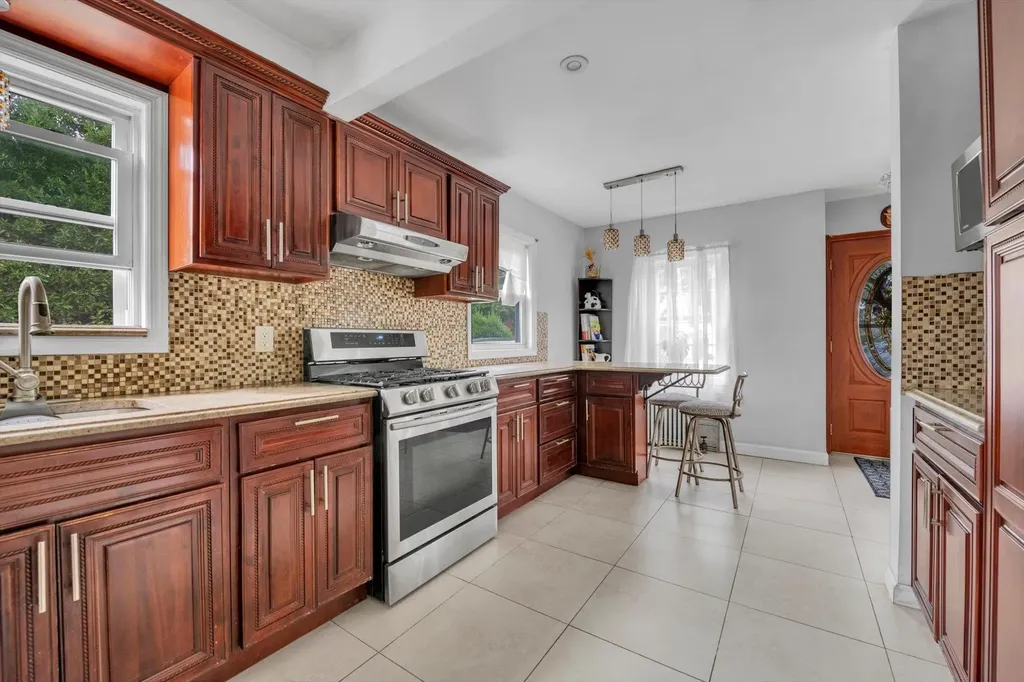 108 Gerard Avenue New Hyde Park NY 11040