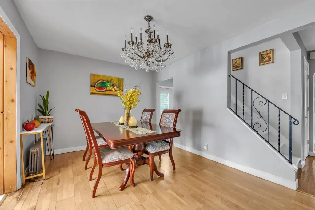108 Gerard Avenue New Hyde Park NY 11040