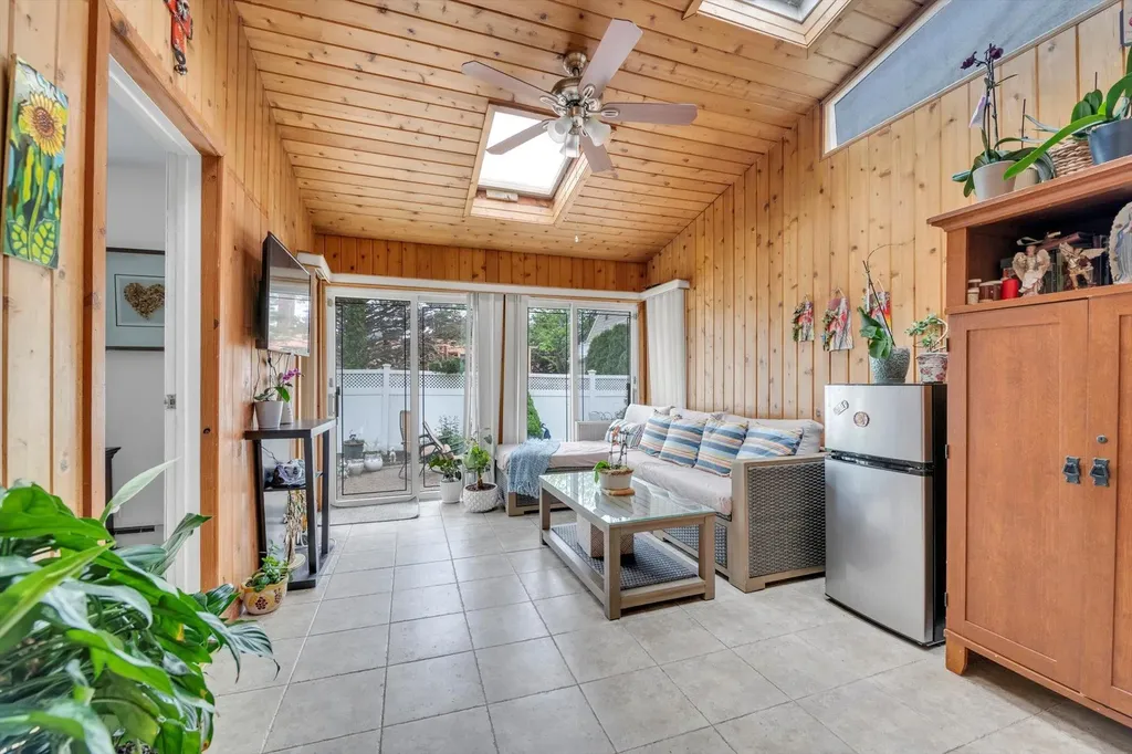 108 Gerard Avenue New Hyde Park NY 11040