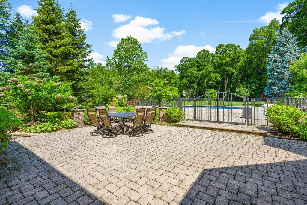 9 Oak Ridge Court West Harrison NY 10604