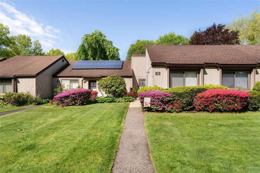 10 Strathmore Gate Drive Stony Brook NY 11790