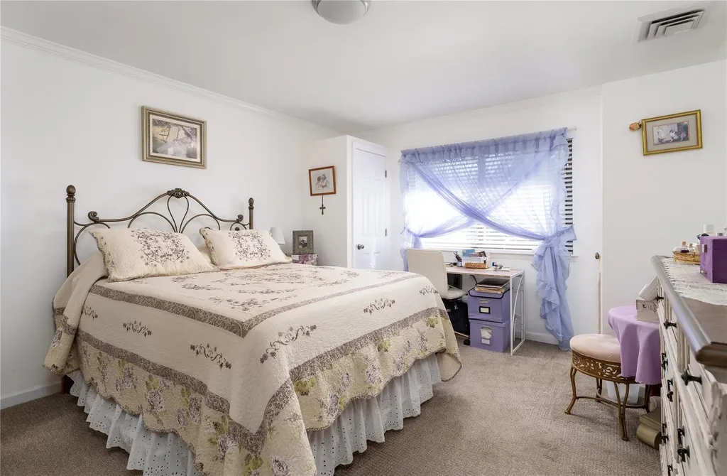 10 Strathmore Gate Drive Stony Brook NY 11790