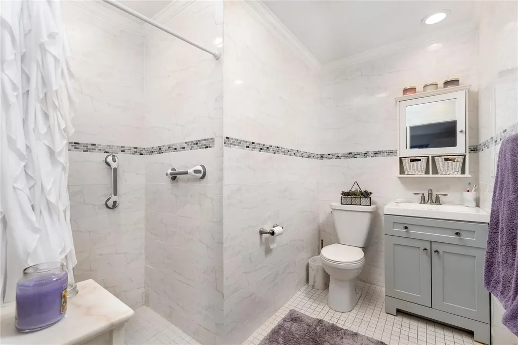 10 Strathmore Gate Drive Stony Brook NY 11790