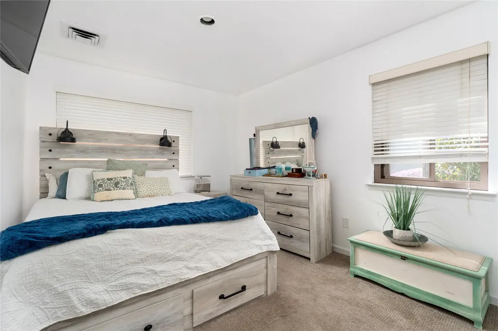 10 Strathmore Gate Drive Stony Brook NY 11790