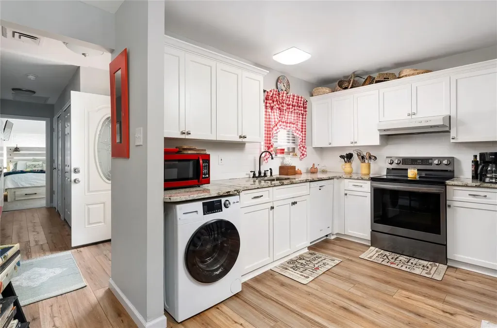 10 Strathmore Gate Drive Stony Brook NY 11790