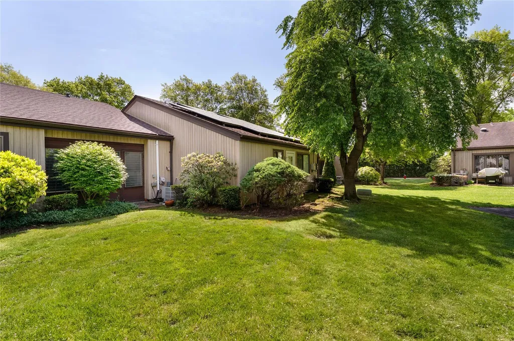 10 Strathmore Gate Drive Stony Brook NY 11790
