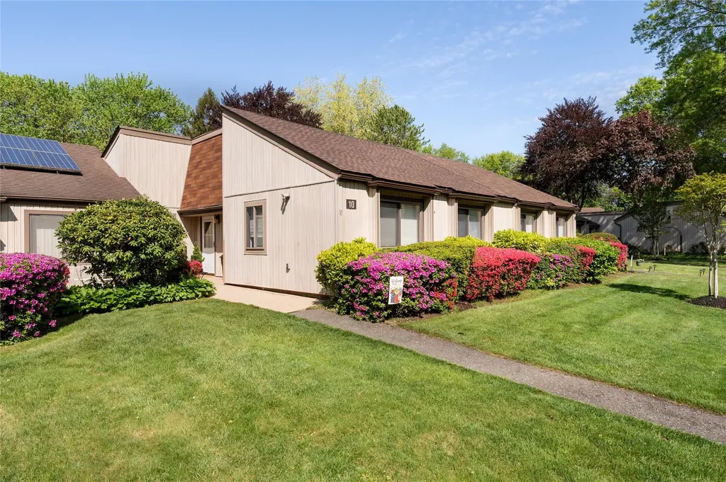 10 Strathmore Gate Drive Stony Brook NY 11790