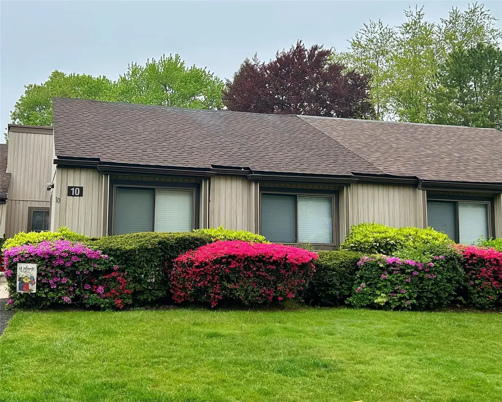 10 Strathmore Gate Drive Stony Brook NY 11790