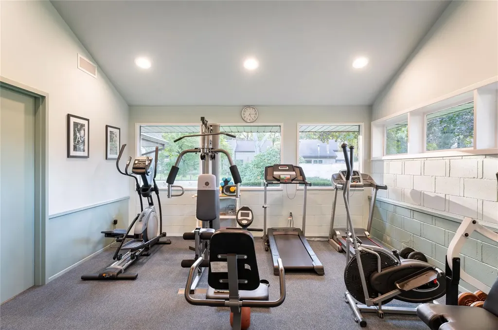 10 Strathmore Gate Drive Stony Brook NY 11790