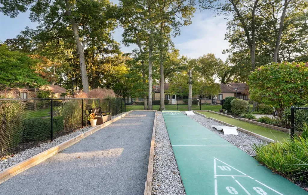 10 Strathmore Gate Drive Stony Brook NY 11790
