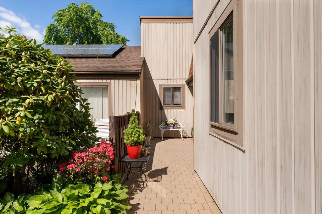 10 Strathmore Gate Drive Stony Brook NY 11790