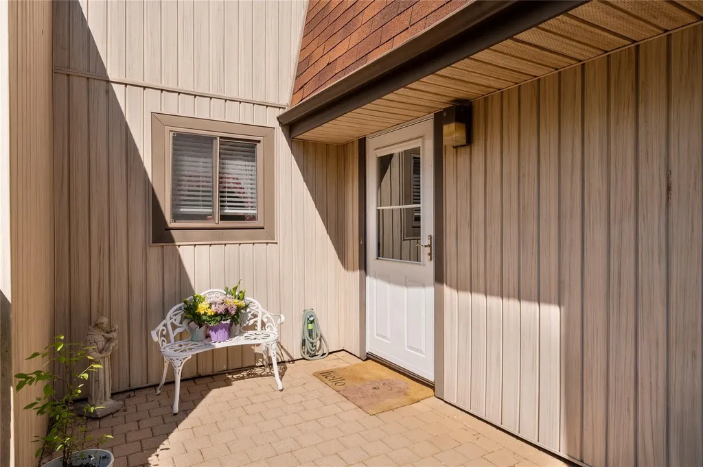 10 Strathmore Gate Drive Stony Brook NY 11790
