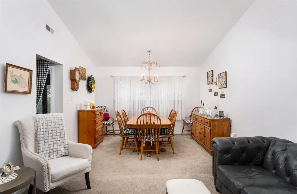 10 Strathmore Gate Drive Stony Brook NY 11790