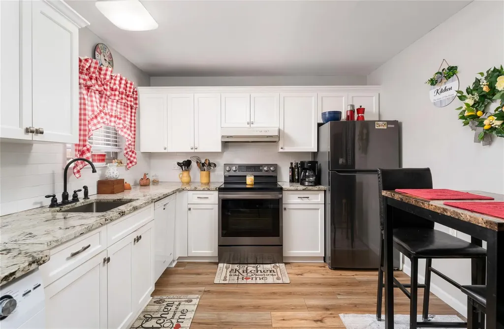 10 Strathmore Gate Drive Stony Brook NY 11790