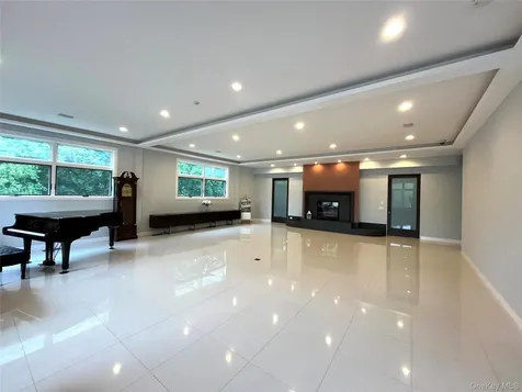 25 Shelter Rock Road Manhasset NY 11030