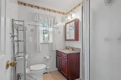 915 School Drive Baldwin NY 11510