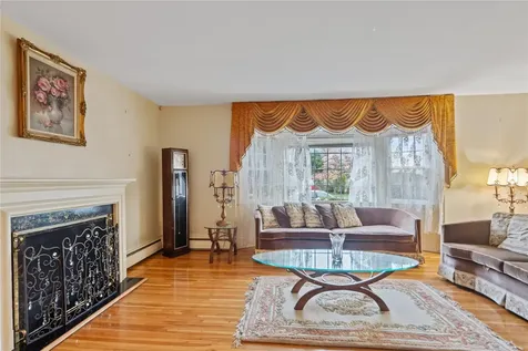 915 School Drive Baldwin NY 11510