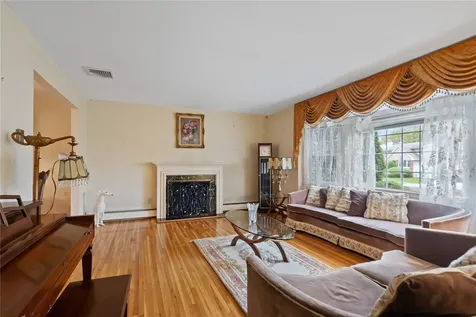 915 School Drive Baldwin NY 11510