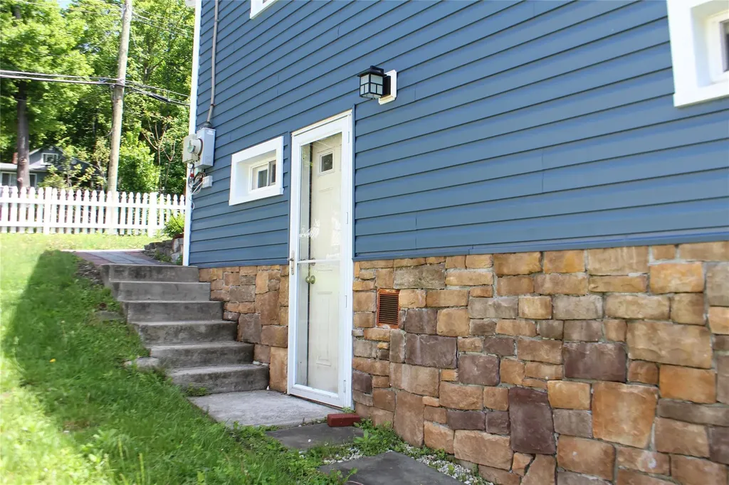 1111 Frost Lane Peekskill NY 10566