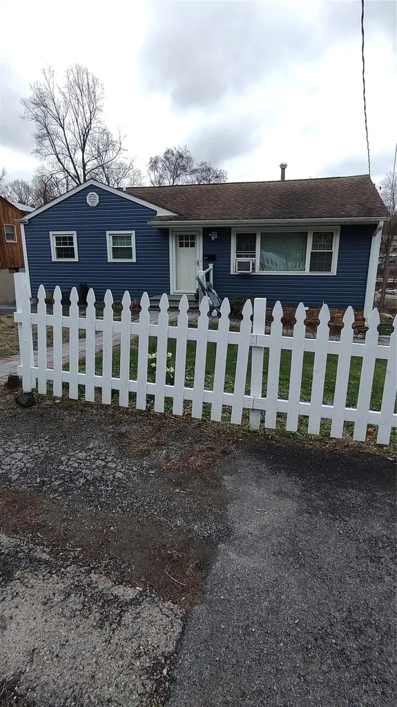 1111 Frost Lane Peekskill NY 10566