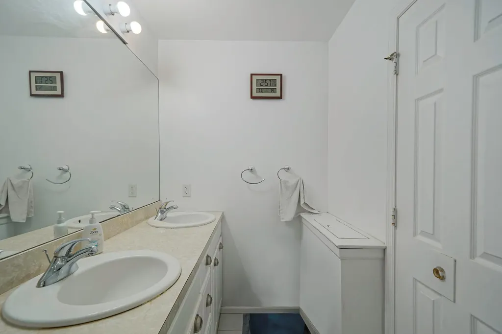1 Gingham Court Ridge NY 11961