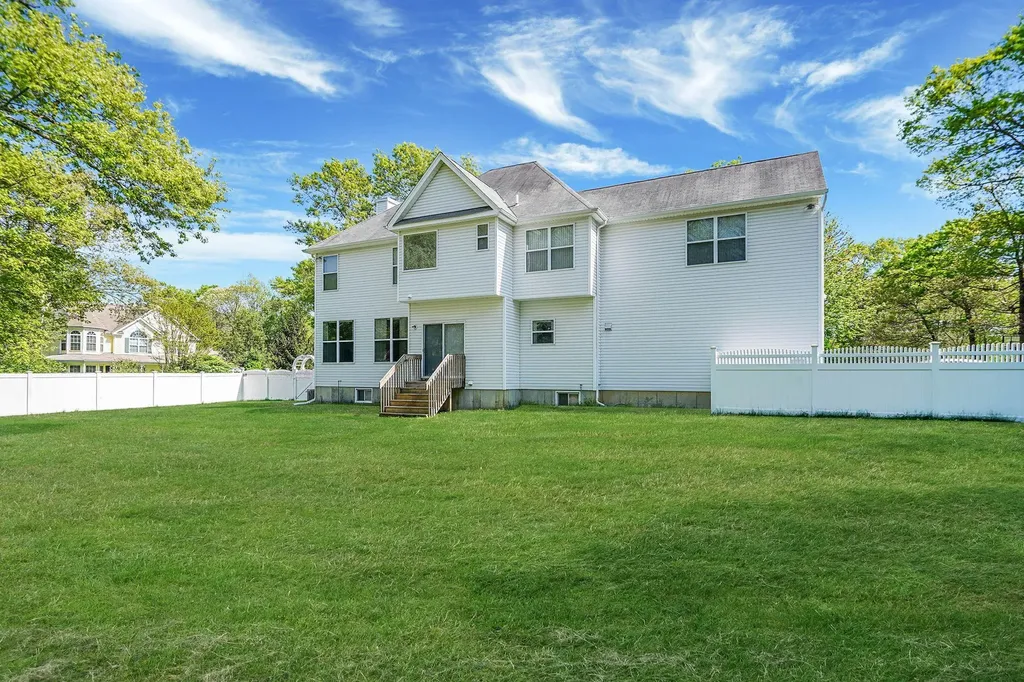 1 Gingham Court Ridge NY 11961