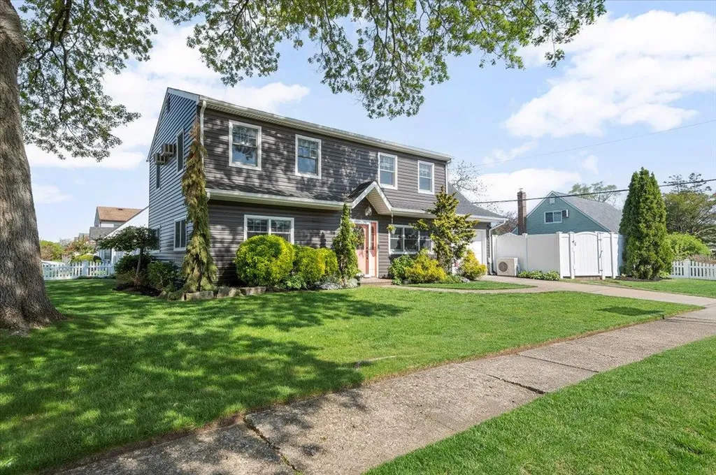 340 Martin Place Bethpage NY 11714
