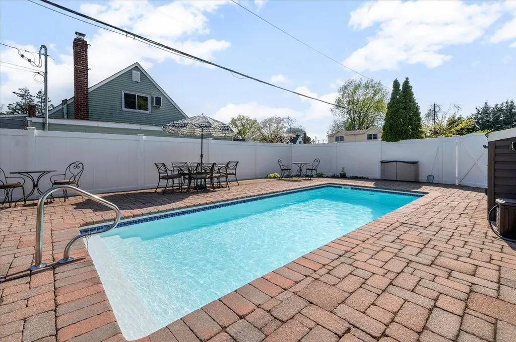 340 Martin Place Bethpage NY 11714