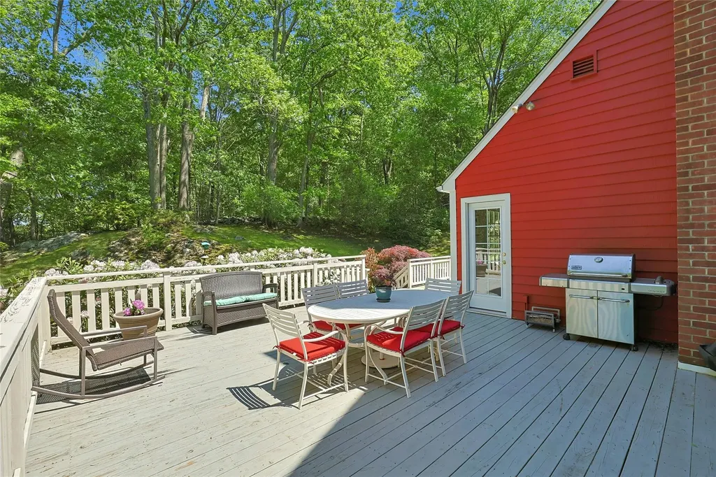 24 Glen Terrace Chappaqua NY 10514