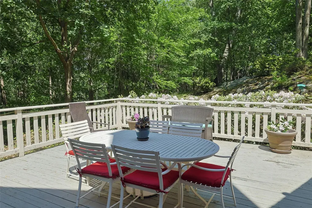24 Glen Terrace Chappaqua NY 10514