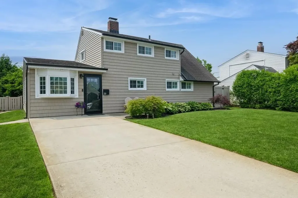 59 Springtime Lane S Levittown NY 11756