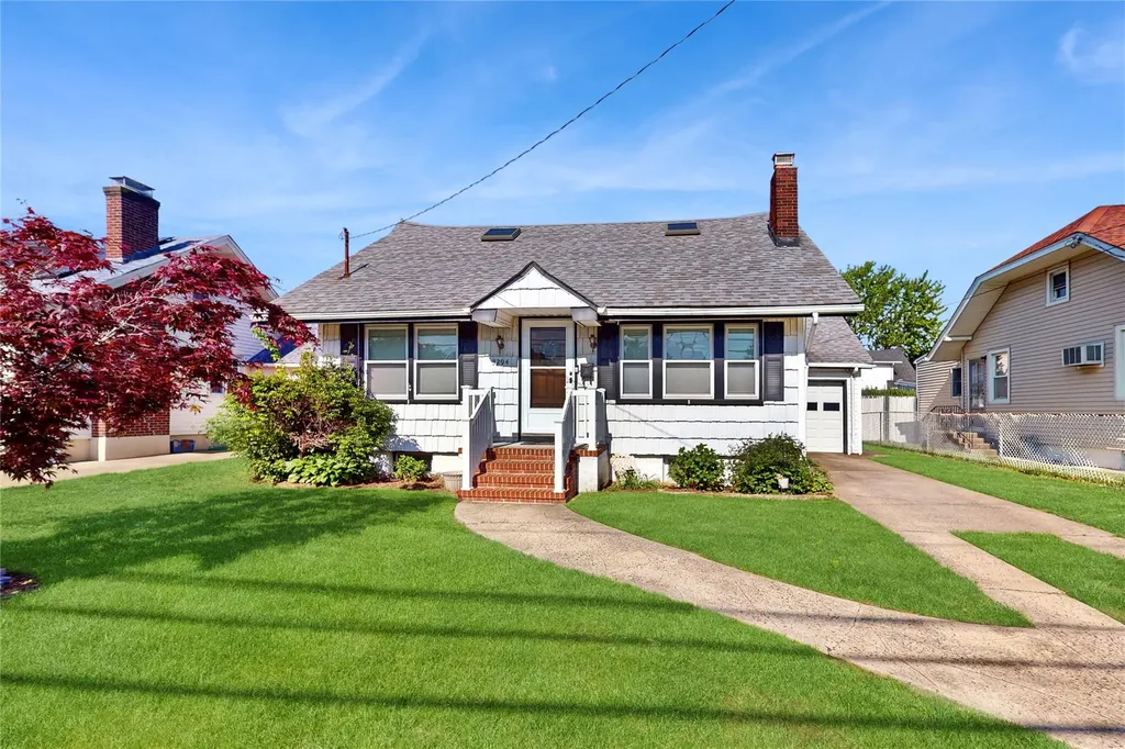 3294 4th Street Oceanside NY 11572