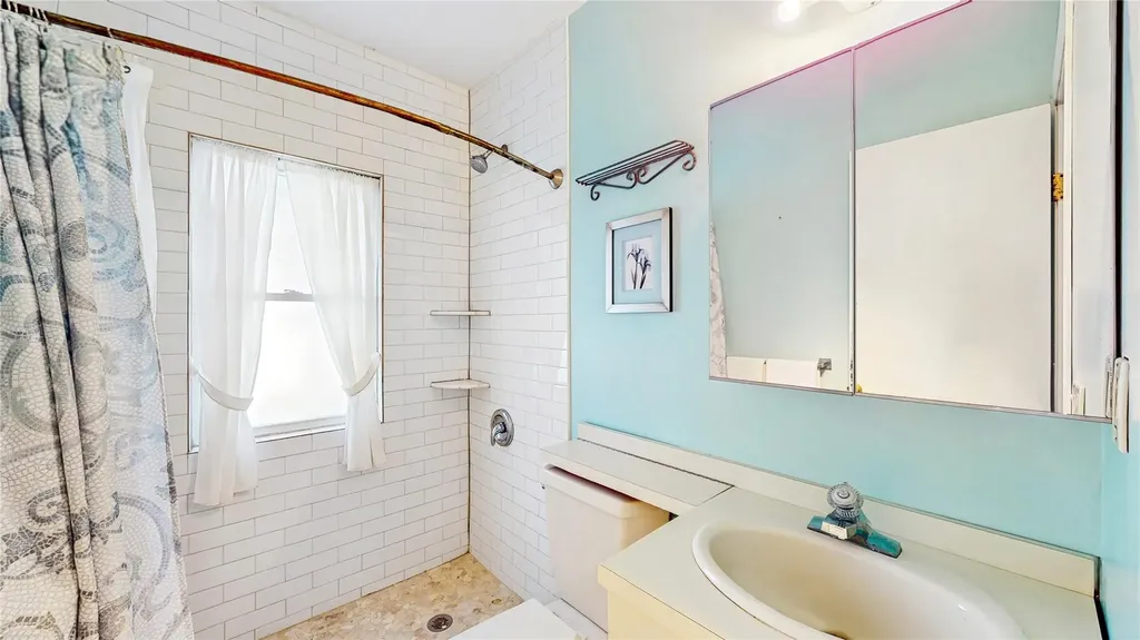 3294 4th Street Oceanside NY 11572