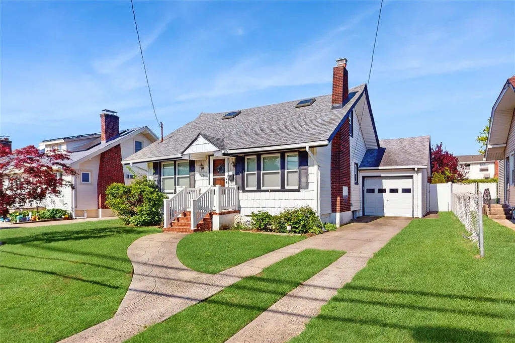 3294 4th Street Oceanside NY 11572