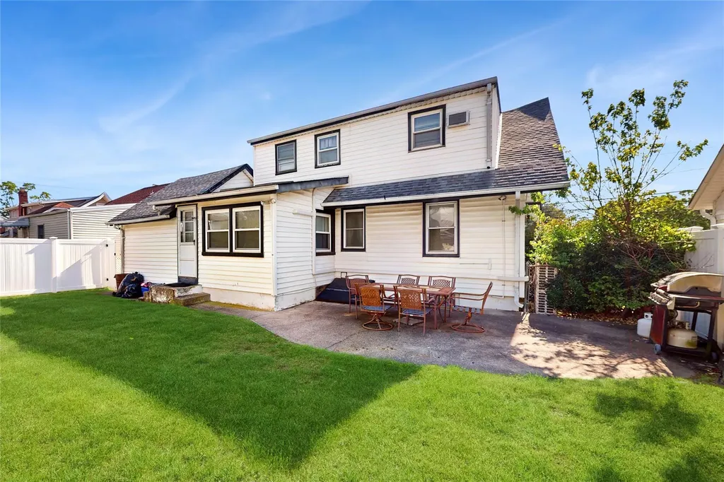 3294 4th Street Oceanside NY 11572