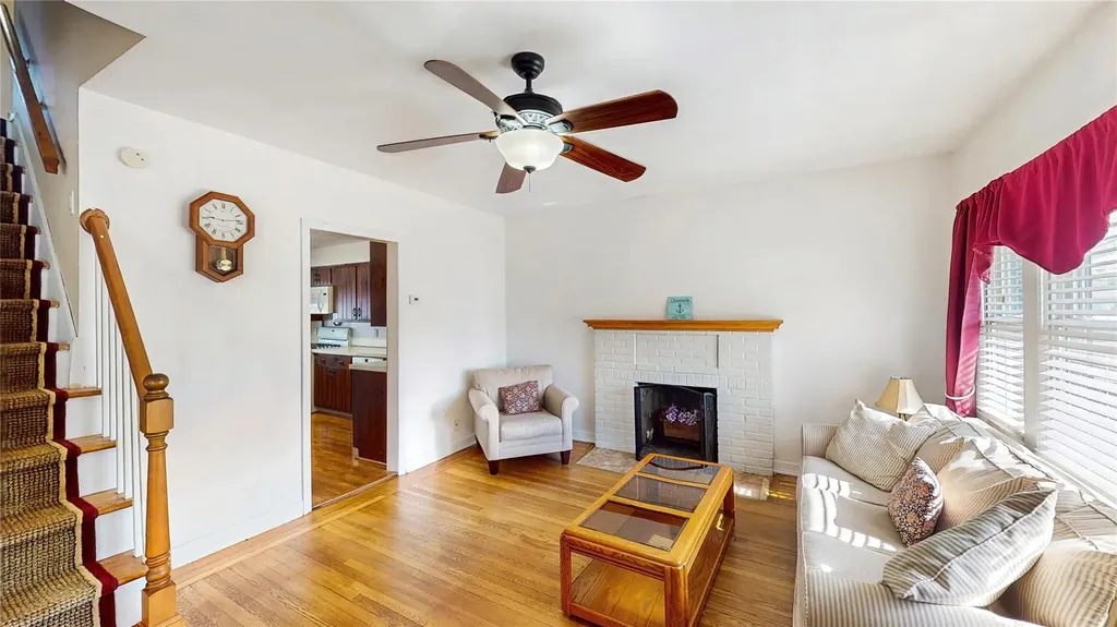 3294 4th Street Oceanside NY 11572
