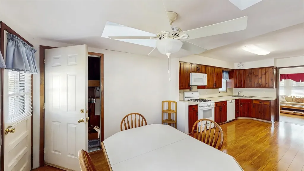 3294 4th Street Oceanside NY 11572
