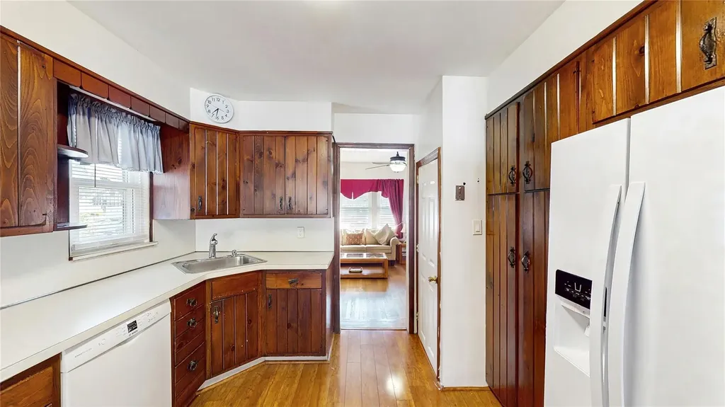 3294 4th Street Oceanside NY 11572
