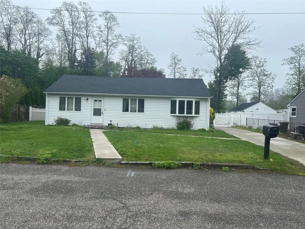 6 Helen Street Centereach NY 11720