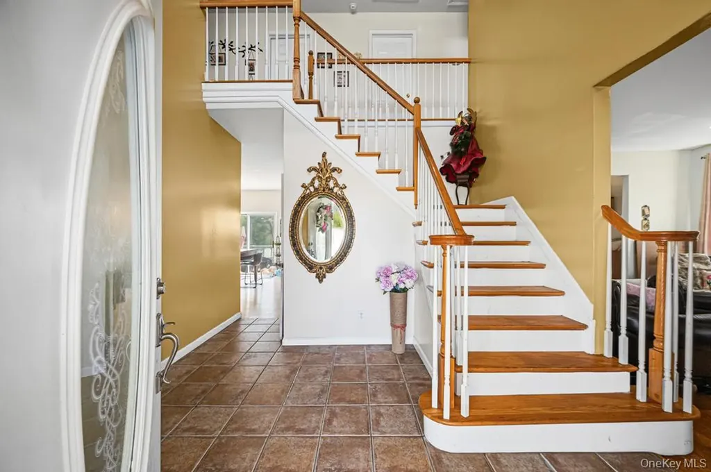 4 Taylor Lane Medford NY 11763