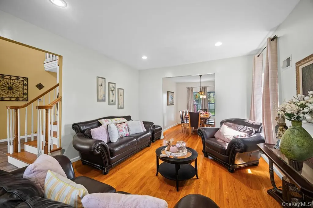 4 Taylor Lane Medford NY 11763