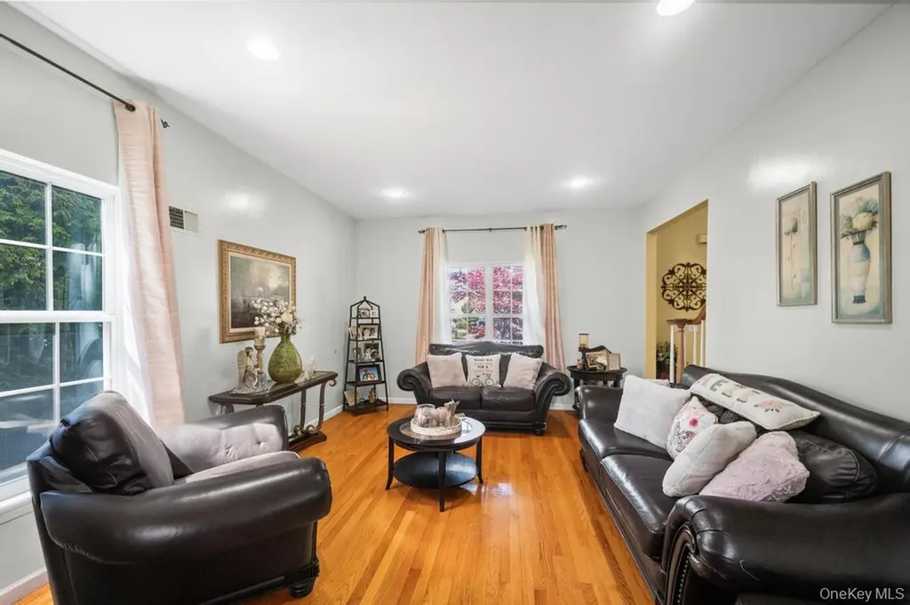 4 Taylor Lane Medford NY 11763