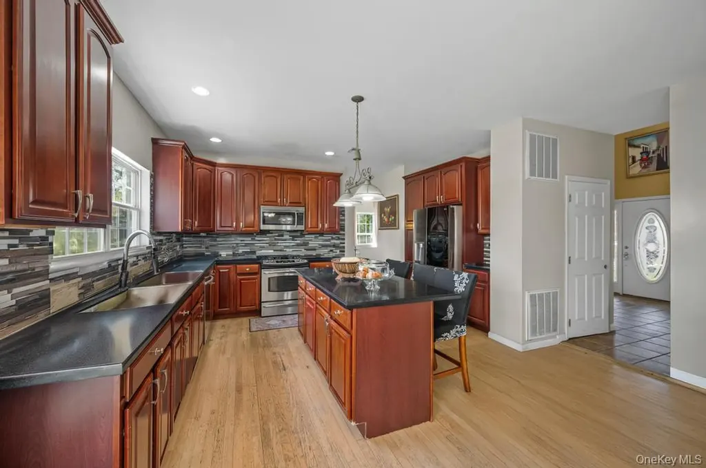 4 Taylor Lane Medford NY 11763