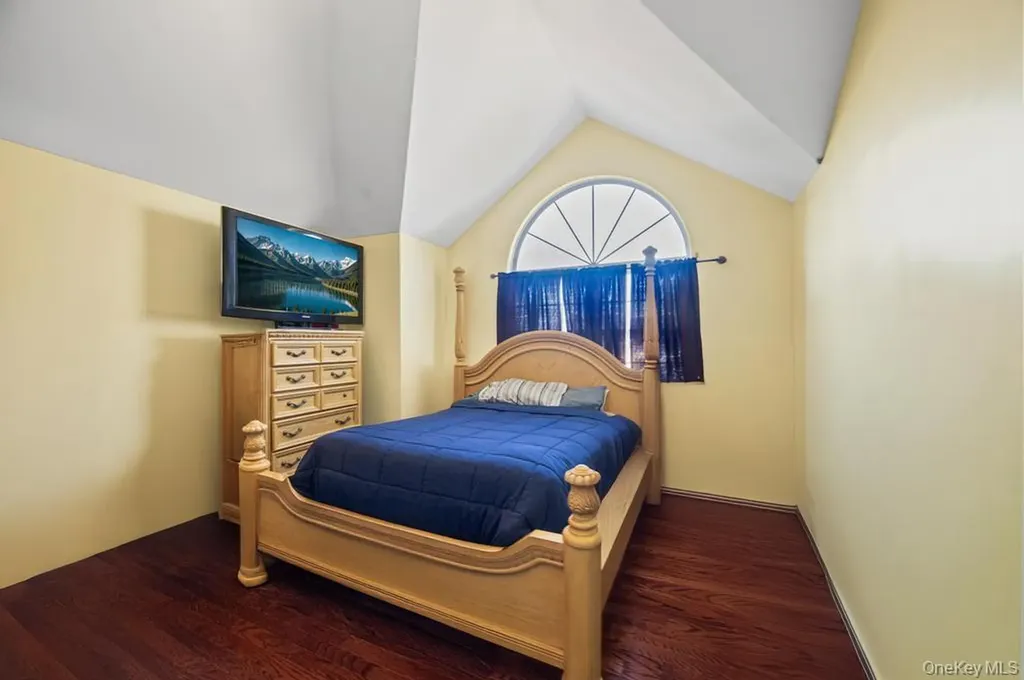 4 Taylor Lane Medford NY 11763