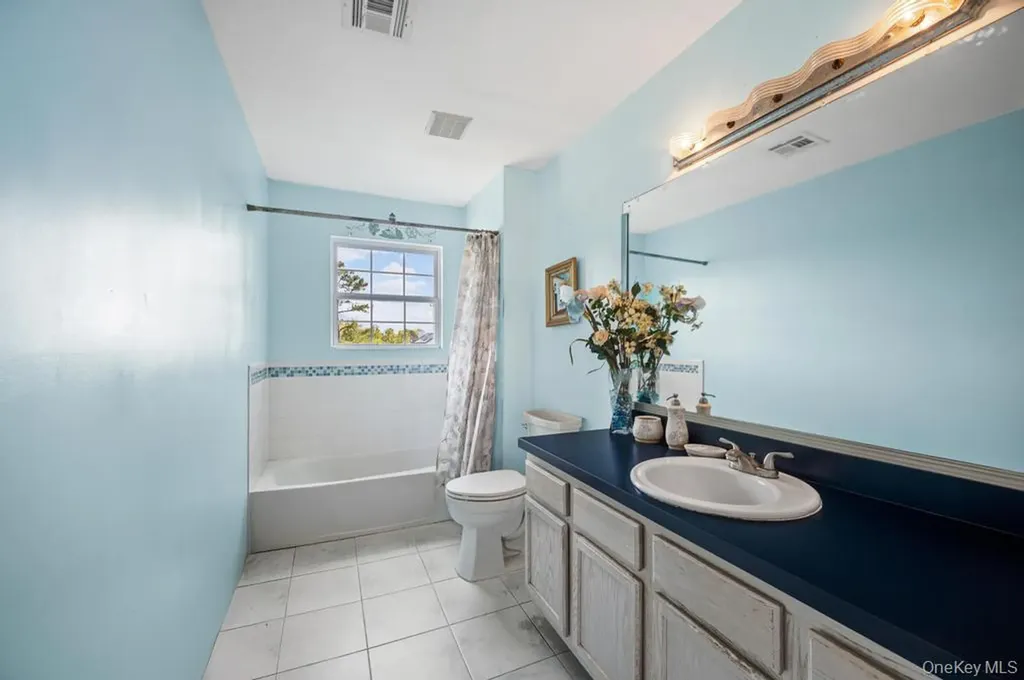 4 Taylor Lane Medford NY 11763