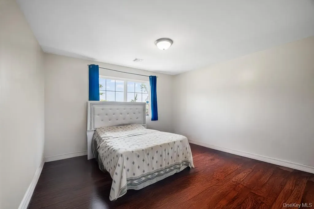 4 Taylor Lane Medford NY 11763