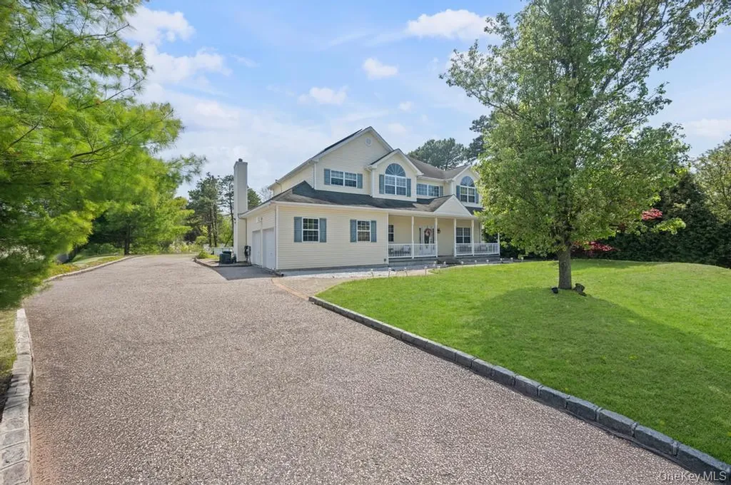 4 Taylor Lane Medford NY 11763
