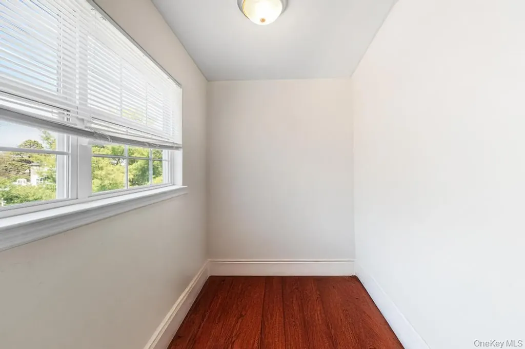 4 Taylor Lane Medford NY 11763